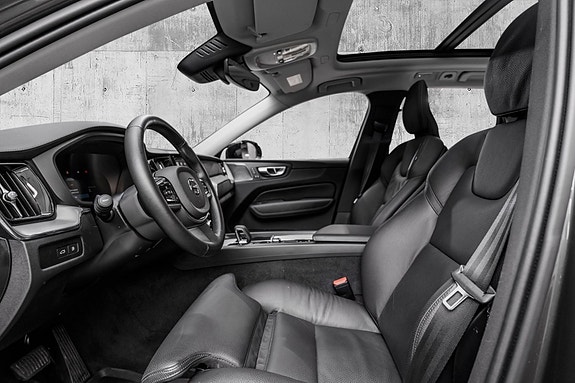 Volvo XC60 11 of 26
