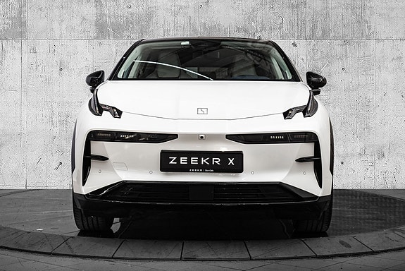 Zeekr X 3 of 5