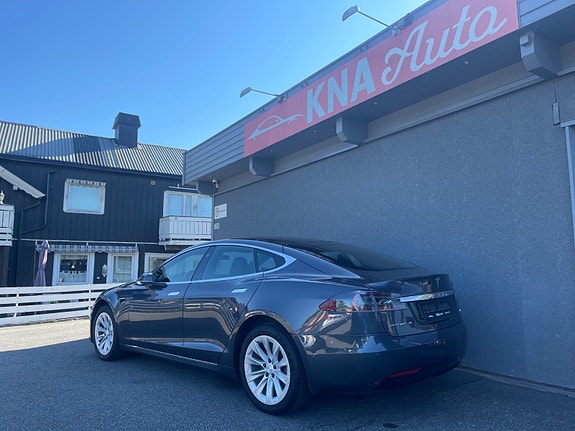 Tesla Model S 4 of 5