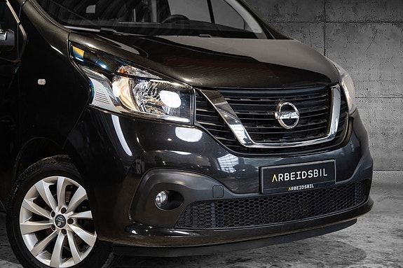 Nissan NV300 4 of 5