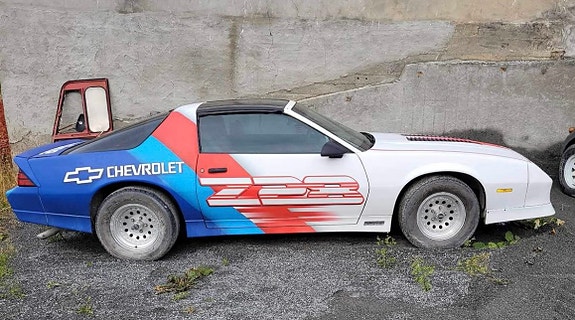 Chevrolet Camaro 2 of 5