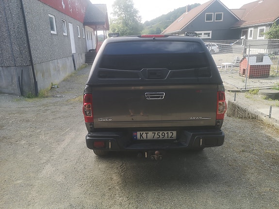 Isuzu D-max 4 of 5