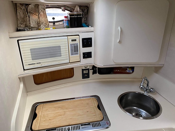 Sea Ray 290 Sundancer 11 of 15