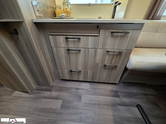 KABE ESTATE 560 GLE  KS 16 of 30