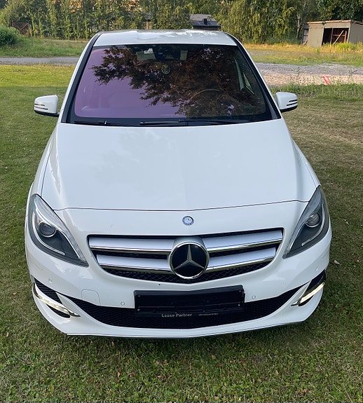 Mercedes-Benz B250 3 of 5