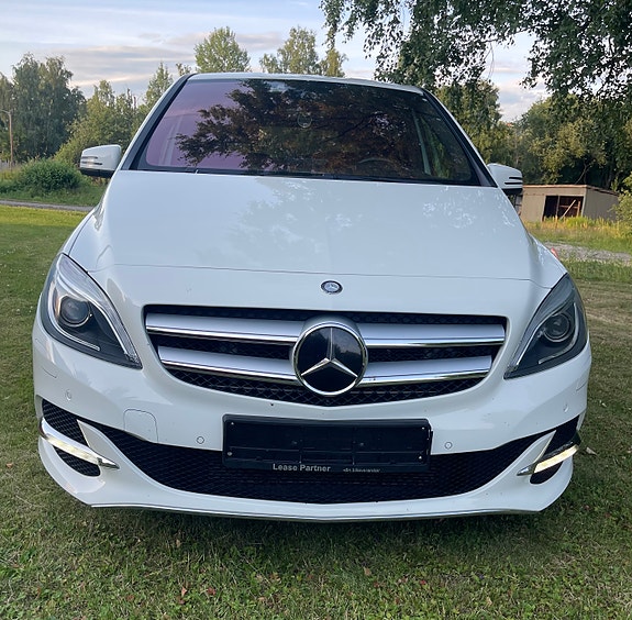 Mercedes-Benz B250 2 of 5