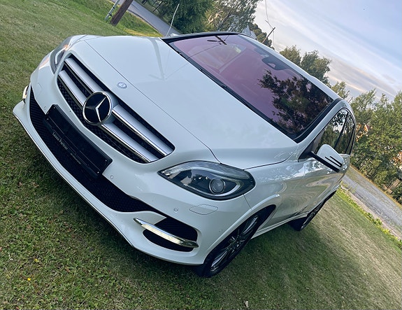 Mercedes-Benz B250 4 of 5
