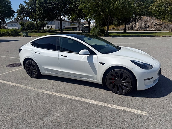 Tesla Model 3 4 of 5