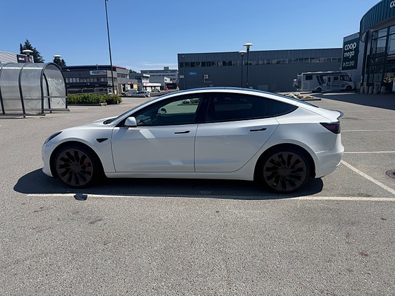Tesla Model 3 2 of 5