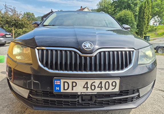 Skoda Octavia 2 of 5
