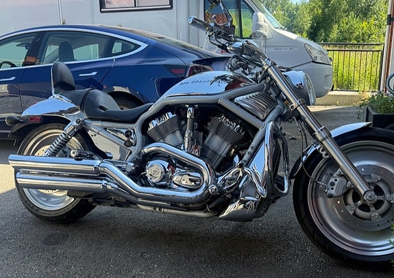 Harley-Davidson VRSCB V-Rod - Jubileumsmodell i Chrom 2 of 5