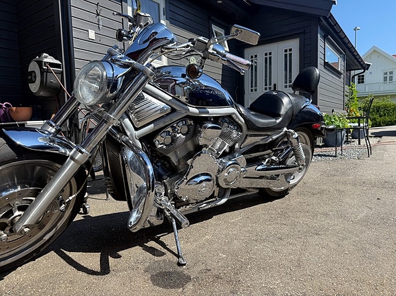 Harley-Davidson VRSCB V-Rod - Jubileumsmodell i Chrom 3 of 5