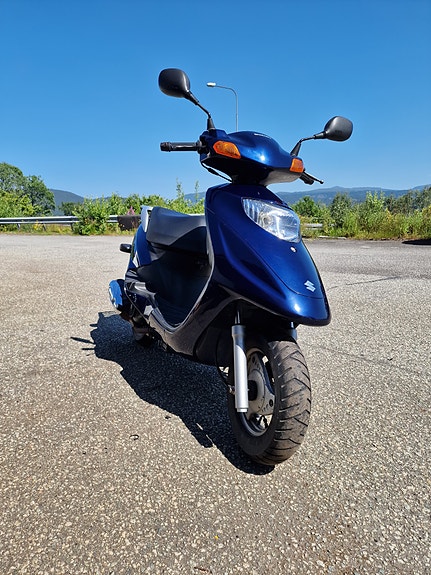 Suzuki UE 125 2 of 11