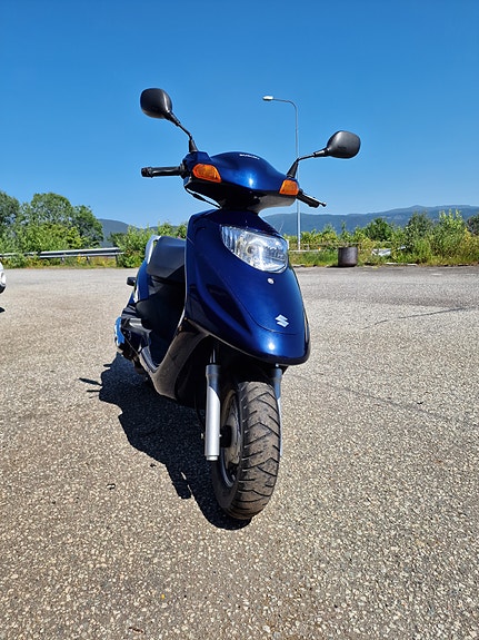 Suzuki UE 125 3 of 11
