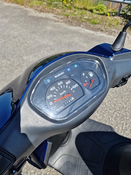 Suzuki UE 125 4 of 11