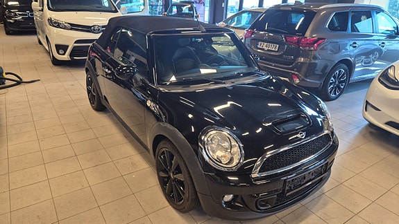 MINI Cooper S 4 of 5