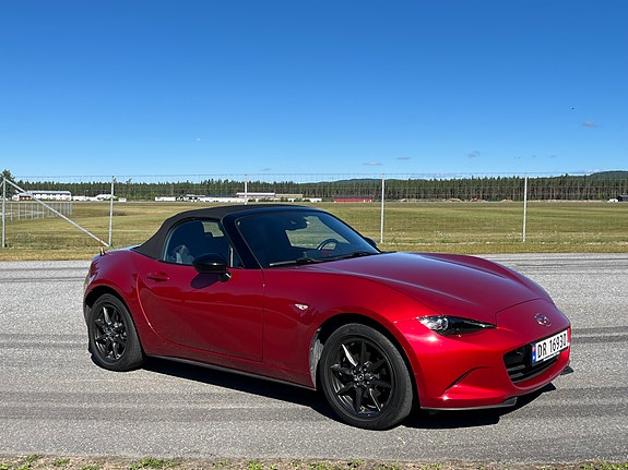 Mazda MX-5 2 of 5