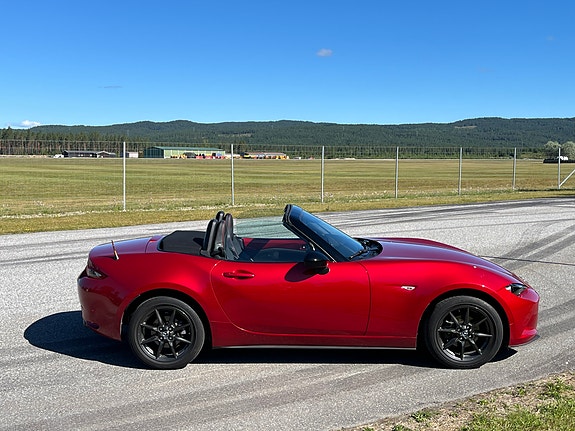 Mazda MX-5 3 of 5