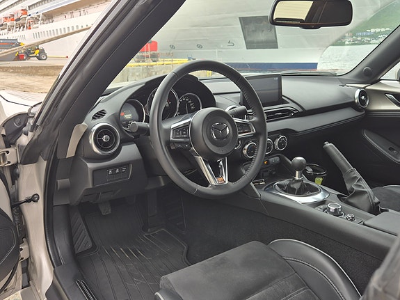Mazda MX-5 4 of 5