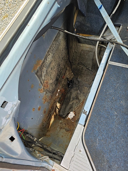 Volvo 240 16 of 25