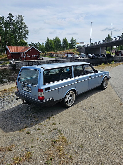 Volvo 240 6 of 25