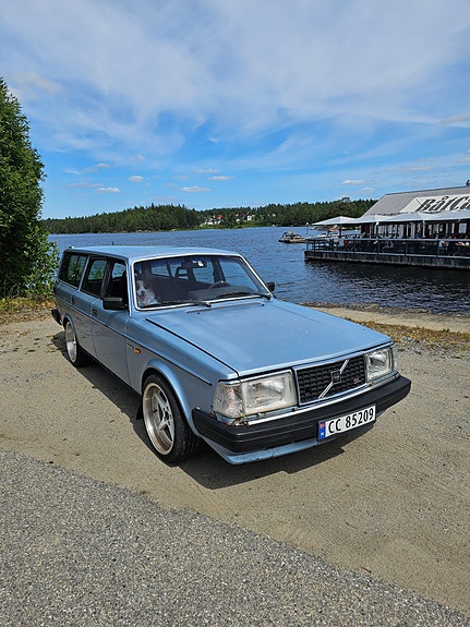 Volvo 240 3 of 25