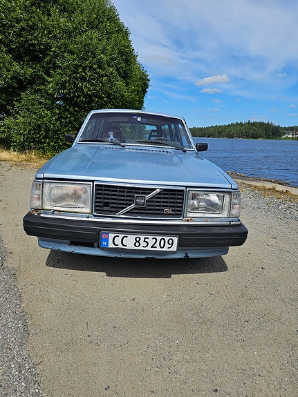 Volvo 240 22 of 25