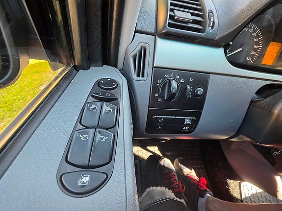Mercedes-Benz Vito 111 24 of 29
