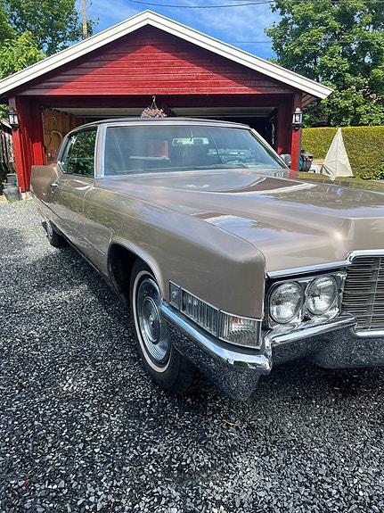 Cadillac Coupé DeVille 3 of 5