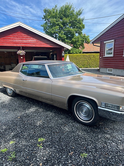 Cadillac Coupé DeVille 4 of 5