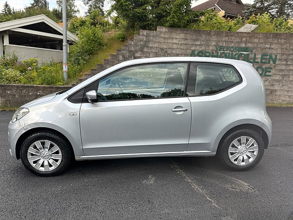 Volkswagen UP! 2 of 30