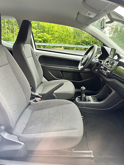 Volkswagen UP! 11 of 30
