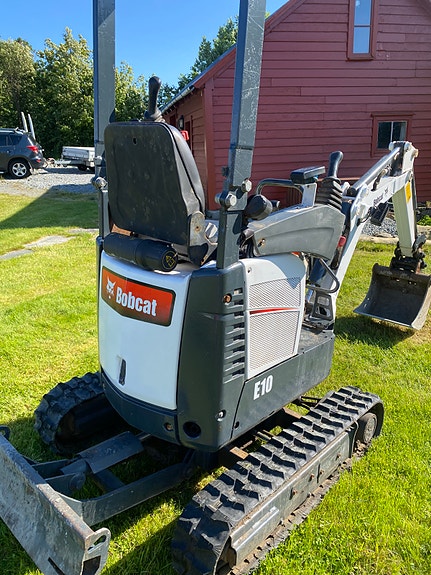 Bobcat E10 2 of 5
