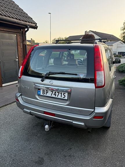 Nissan X-Trail 3 of 5