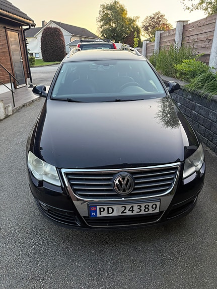 Volkswagen Passat 2 of 5