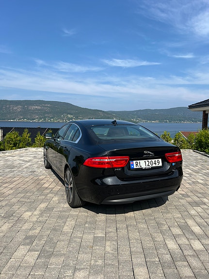 Jaguar XE 5 of 5