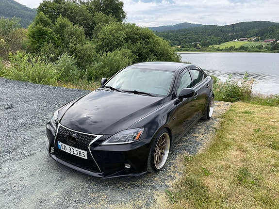 Lexus IS250 4 of 21