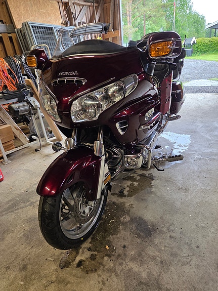 Honda GL 1800 Goldwing 2 of 3