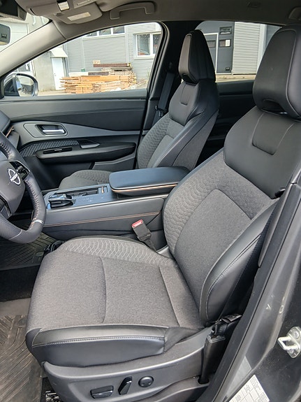 Nissan Ariya 7 of 30