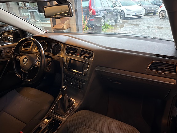 Volkswagen Golf VII 9 of 9
