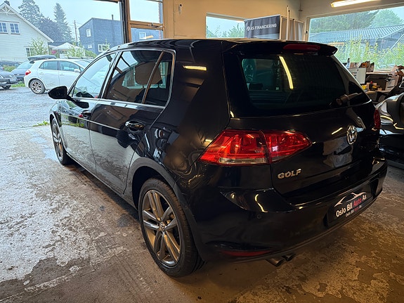 Volkswagen Golf VII 3 of 9