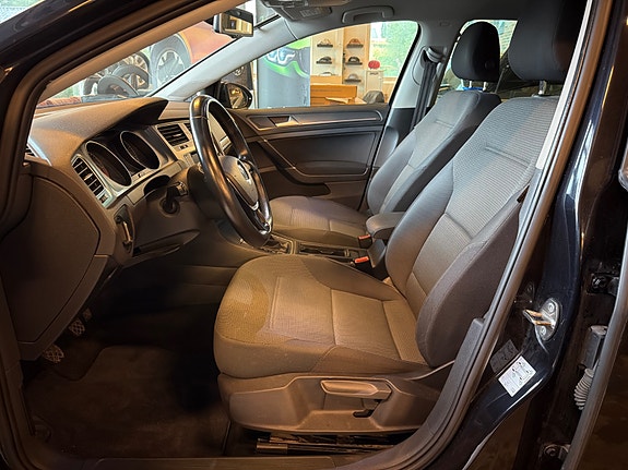 Volkswagen Golf VII 5 of 9