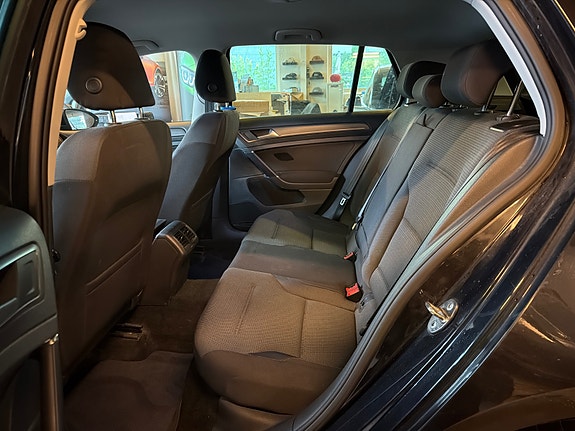 Volkswagen Golf VII 7 of 9