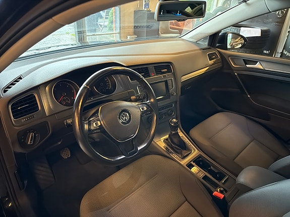 Volkswagen Golf VII 6 of 9