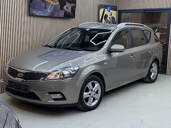Kia Ceed 2 of 30