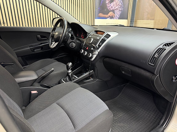 Kia Ceed 13 of 30
