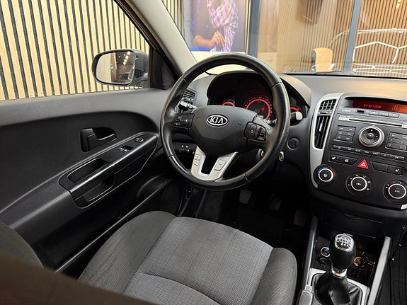 Kia Ceed 24 of 30