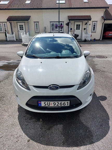 Ford Fiesta 2 of 5