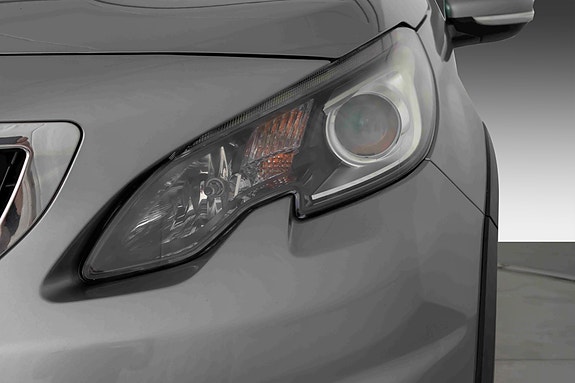 Peugeot 2008 2 of 5