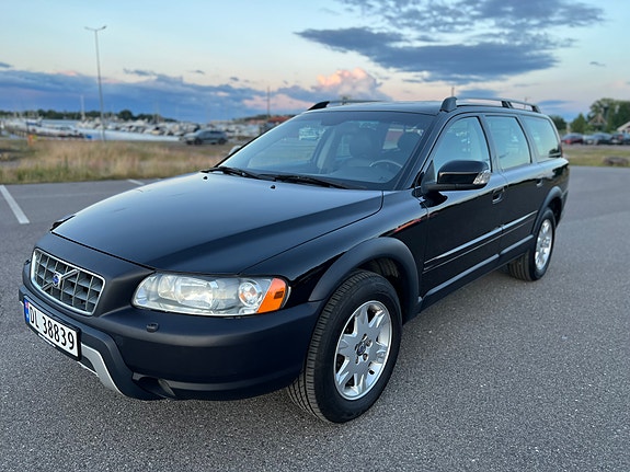 Volvo XC70 2 of 5